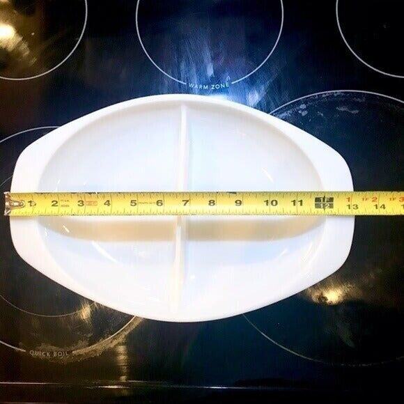 Pyrex Vintage 1.5 Quart Serving Platter in White Milk Glass Number 1063 - Picture 6 of 8